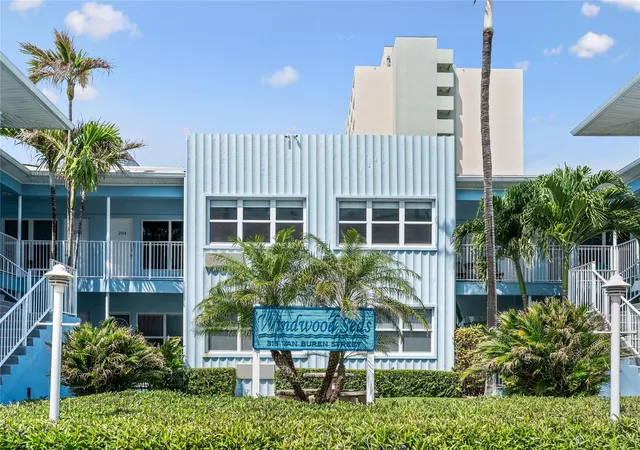 3rd image of 315 Van Buren St, Hollywood, FL 33019 | MLS# B26056507