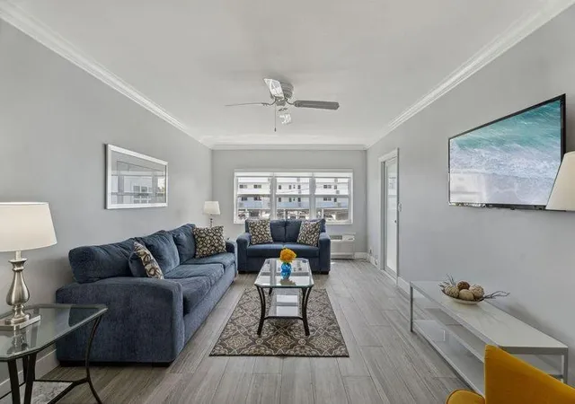 5th image of 315 Van Buren St, Hollywood, FL 33019 | MLS# B26056507