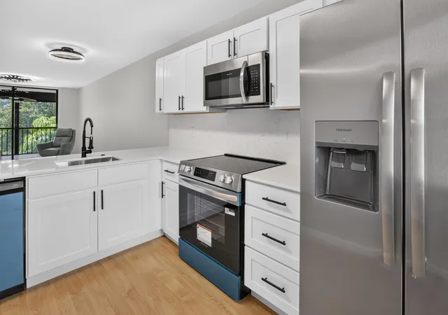 2nd image of 6795 Huntington Ln #201, Delray Beach, FL 33446 | MLS# B26056524