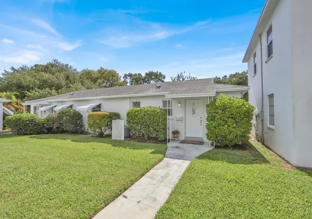 Homes for sale in Palm Beach Gardens, FL | 10084 Meridian Wy N #4, Palm Beach Gardens, FL 33410 | MLS# B26056542