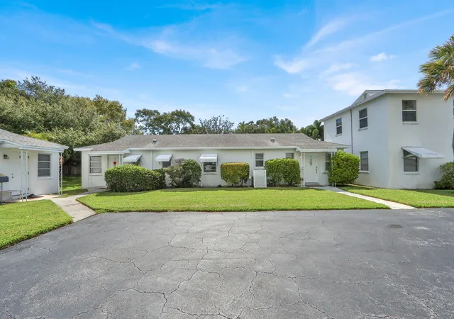 Homes for sale in Palm Beach Gardens, FL | 10084 Meridian Wy N #4, Palm Beach Gardens, FL 33410 | MLS# B26056542
