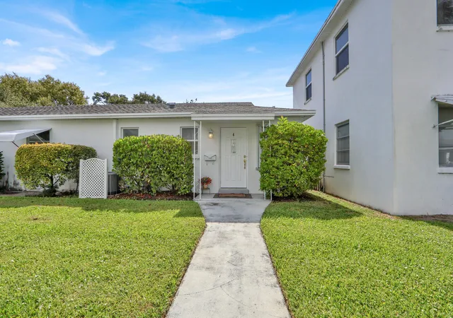 Homes for sale in Palm Beach Gardens, FL | 10084 Meridian Wy N #4, Palm Beach Gardens, FL 33410 | MLS# B26056542