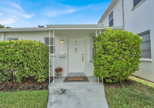 Homes for sale in Palm Beach Gardens, FL | 10084 Meridian Wy N #4, Palm Beach Gardens, FL 33410 | MLS# B26056542