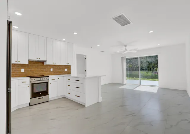 Homes for sale in Palm Beach Gardens, FL | 10084 Meridian Wy N #4, Palm Beach Gardens, FL 33410 | MLS# B26056542