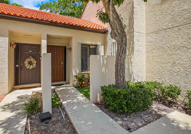 Homes for sale in Boynton Beach, FL | 14 Vía De Casas Sur #103, Boynton Beach, FL 33426 | MLS# B26056526