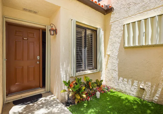 Homes for sale in Boynton Beach, FL | 14 Vía De Casas Sur #103, Boynton Beach, FL 33426 | MLS# B26056526