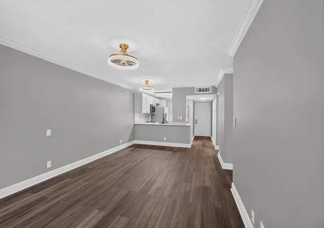 3rd image of 6935 Huntington Ln, Delray Beach, FL 33446