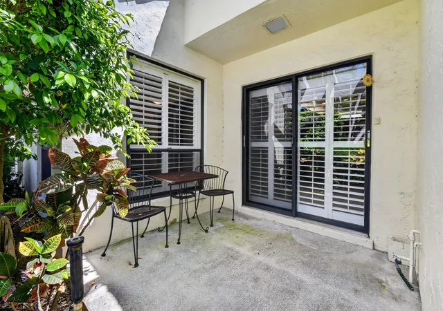 4th image of 11453 Shady Oaks Ln, North Palm Beach, FL 33408 | MLS# B26056547