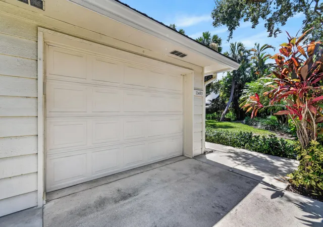 5th image of 11453 Shady Oaks Ln, North Palm Beach, FL 33408 | MLS# B26056547