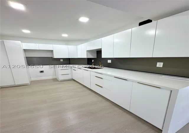 3rd image of 300 Bayview Dr #1201, Sunny Isles Beach, FL 33160 | MLS# A12058650