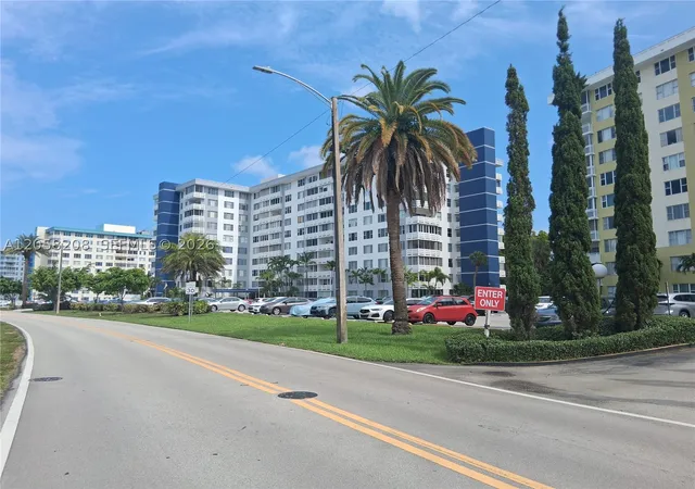 Photo 2 of Condo for sale at 4400hillcrest Hillcrest Dr #201B, Hollywood, FL 33021 | MLS# A12058208 | Listing updated on 2026-08-23