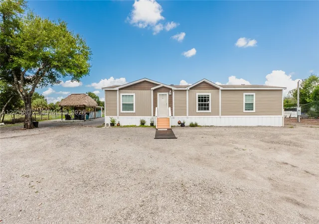1st image of 130 S Nogal St, Clewiston, FL 33440 | MLS# A12059832