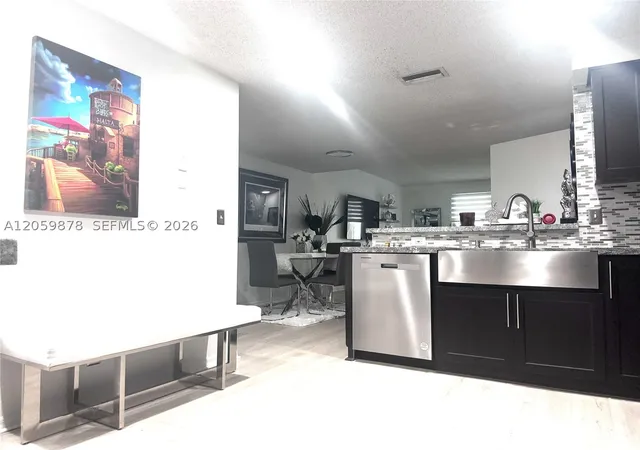 Photo 3 of Townhouse for sale at 1543 Barcelona Way #5-30, Weston, FL 33327 | MLS# A12059878 | Listing updated on 2026-08-26