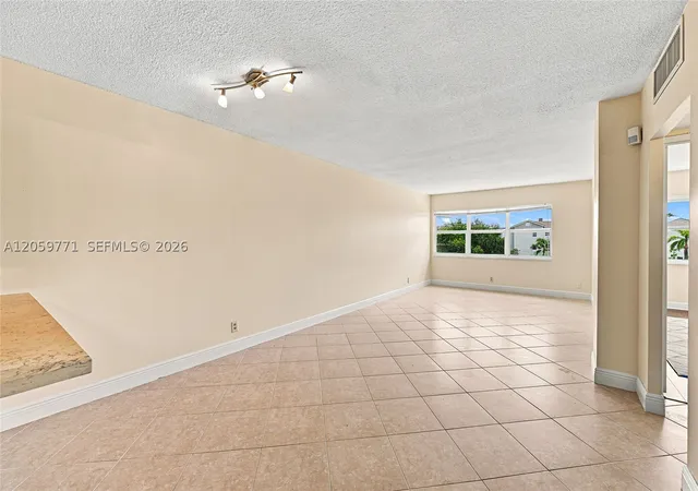 image of 2555 Ne 11Th St, Fort Lauderdale, FL 33304