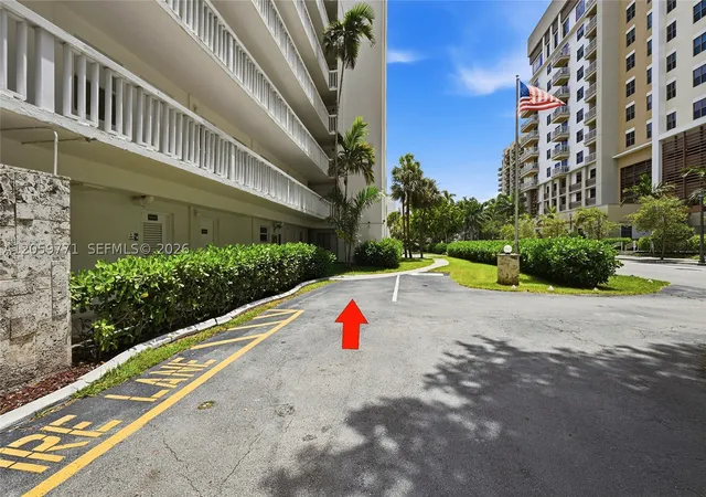 4th image of 2555 Ne 11 Street #510, Fort Lauderdale, FL 33304 | MLS# A12059771