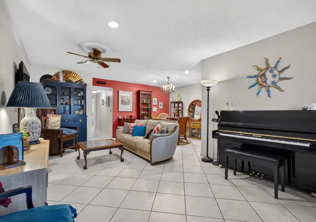 4th image of 5073 Lakefront Blvd #B, Delray Beach, FL 33484 | MLS# B26056744
