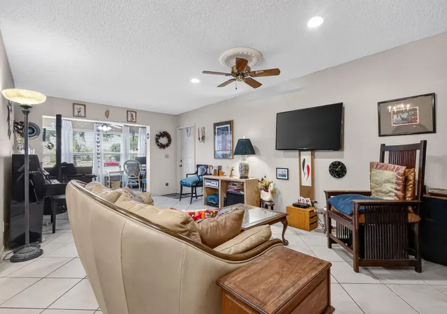 5th image of 5073 Lakefront Blvd #B, Delray Beach, FL 33484 | MLS# B26056744