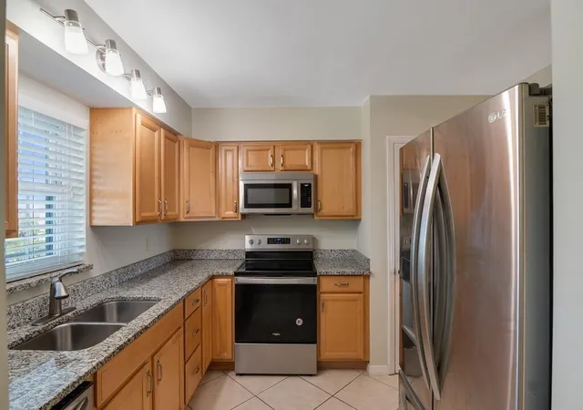 Homes for sale in Vero Beach, FL | 2333 Indian River Blvd, Vero Beach, FL 32960 | MLS# B26056749