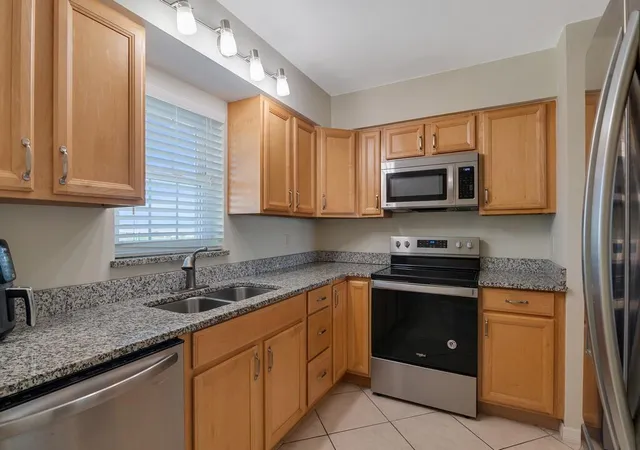 Homes for sale in Vero Beach, FL | 2333 Indian River Blvd, Vero Beach, FL 32960 | MLS# B26056749