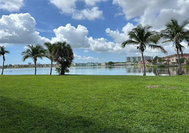 11th image of 19001 Ne 14th Ave #121, Miami, FL 33179 | MLS# A12059177