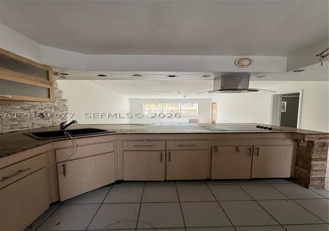 3rd image of 19001 Ne 14Th Ave #121, Miami, FL 33179 | MLS# A12059177