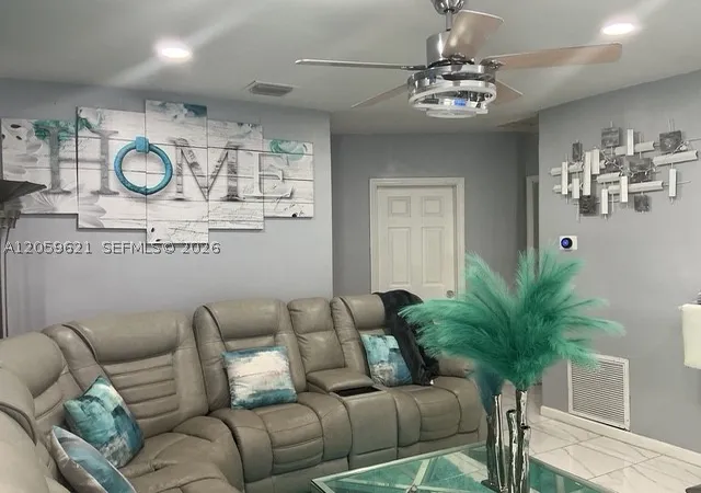5th image of 6404 Grant Ct, Hollywood, FL 33024 | MLS# A12059621
