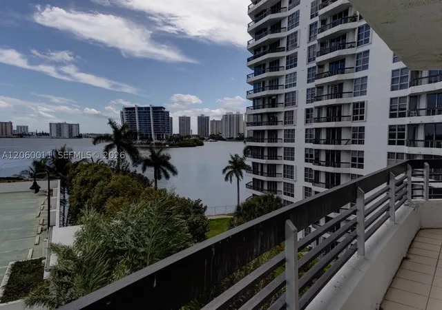 2nd image of 3600 Mystic Pointe Dr #613, Aventura, FL 33180 | MLS# A12060011