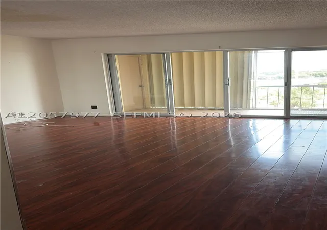 4th image of 505 Spencer Dr #315, West Palm Beach, FL 33409 | MLS# A12057977