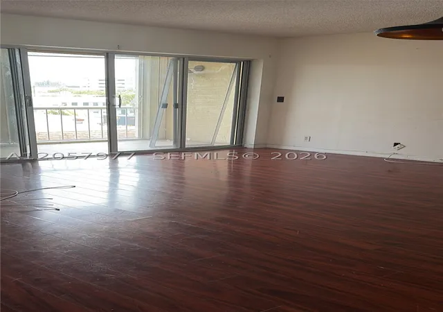 5th image of 505 Spencer Dr #315, West Palm Beach, FL 33409 | MLS# A12057977