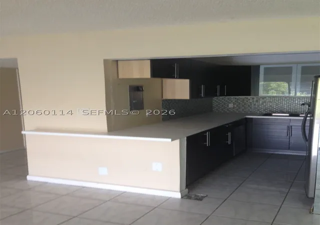 3rd image of 6101 N Falls Cir Dr #409, Lauderhill, FL 33319 | MLS# A12060114