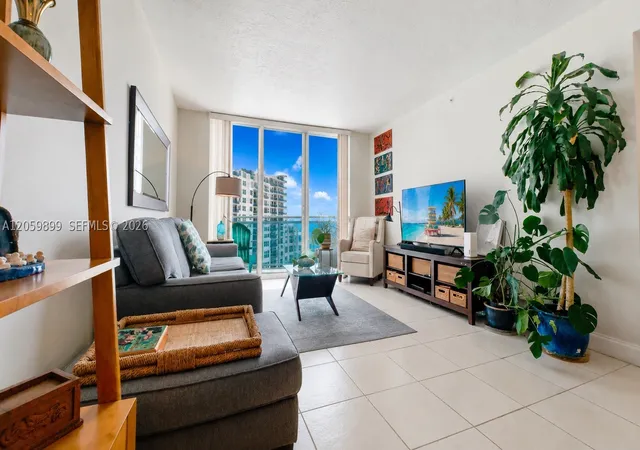 3rd image of 3001 S Ocean Dr #947, Hollywood, FL 33019 | MLS# A12059899
