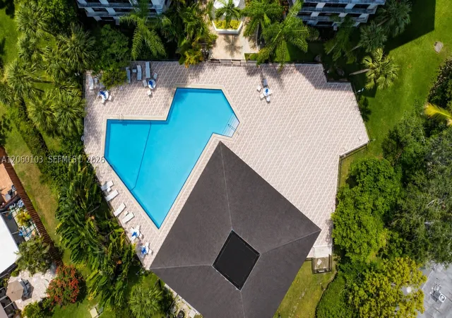 2nd image of 13953 Kendale Lakes Cir, Miami, FL 33183