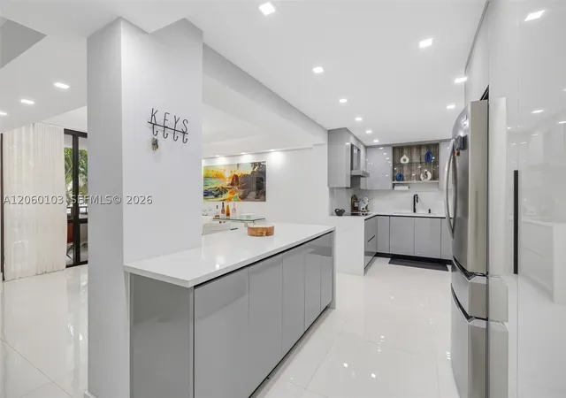 2nd image of 13953 Kendale Lakes Cir, Miami, FL 33183