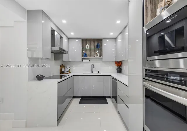 3rd image of 13953 Kendale Lakes Cir, Miami, FL 33183