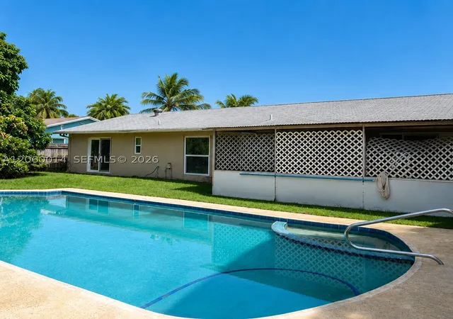 Photo 2 of Single family home for sale at 6221 Sw 4th St, Margate, FL 33068 | MLS# A12060014 | Listing updated on 2026-09-30