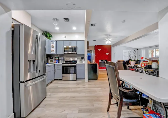 2nd image of 3250 E Glendale Blvd, Fort Lauderdale, FL 33312 | MLS# B26056919