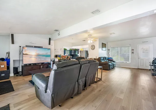 3rd image of 3250 E Glendale Blvd, Fort Lauderdale, FL 33312 | MLS# B26056919