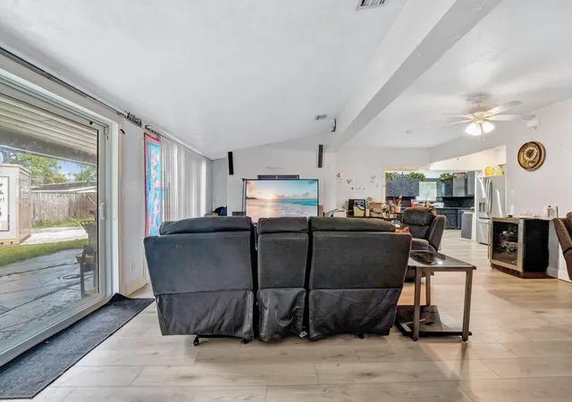 5th image of 3250 E Glendale Blvd, Fort Lauderdale, FL 33312 | MLS# B26056919