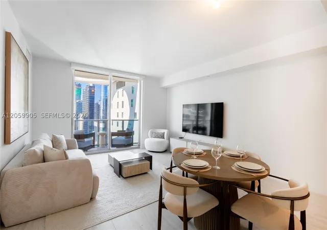 2nd image of 77 Se 5Th St #3914, Miami, FL 33131 | MLS# A12059905