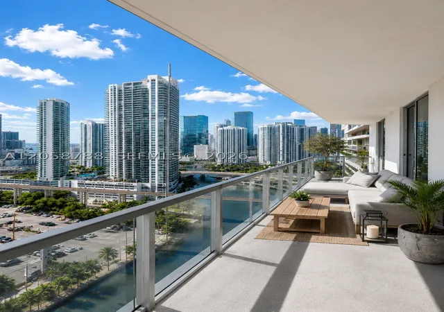 2nd image of 185 Sw 7Th St #2503, Miami, FL 33130 | MLS# A12058788