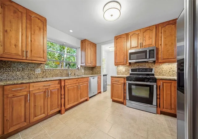 Photo 4 of Single family home for sale at 5842 Alton Rd, Miami Beach, FL 33140 | MLS# A12057979 | Listing updated on 2026-08-11