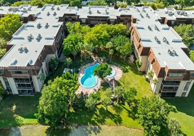 2nd image of 661 Ne 195Th St #407, Miami, FL 33179 | MLS# A12060367