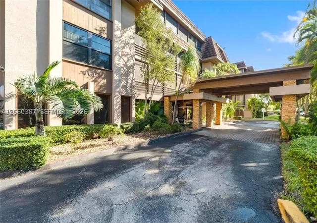 4th image of 661 Ne 195Th St #407, Miami, FL 33179 | MLS# A12060367