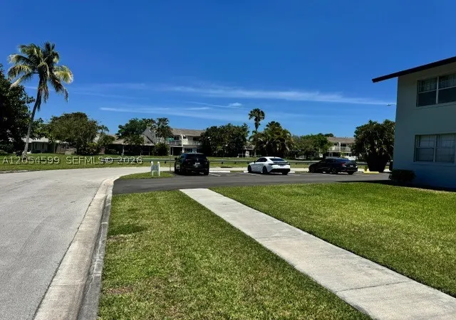Listing Photo 5 - Condo for sale in building located at 380 E Laurel Dr, Margate, FL 33063 - Unit #4D