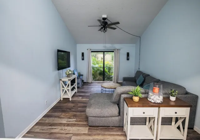 4th image of 50 Se 12Th St, Boca Raton, FL 33432