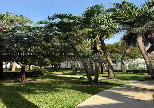 2nd image of 510 S Park Rd, Hollywood, FL 33021