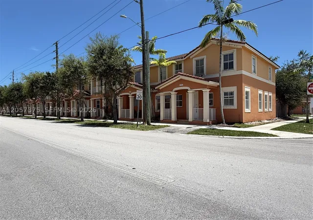 3rd image of 10852 Sw 240Th St, Homestead, FL 33032 | MLS# A12057375