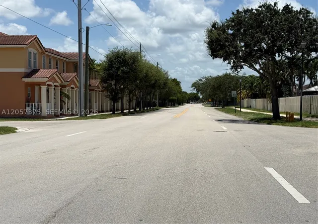 4th image of 10852 Sw 240Th St, Homestead, FL 33032 | MLS# A12057375