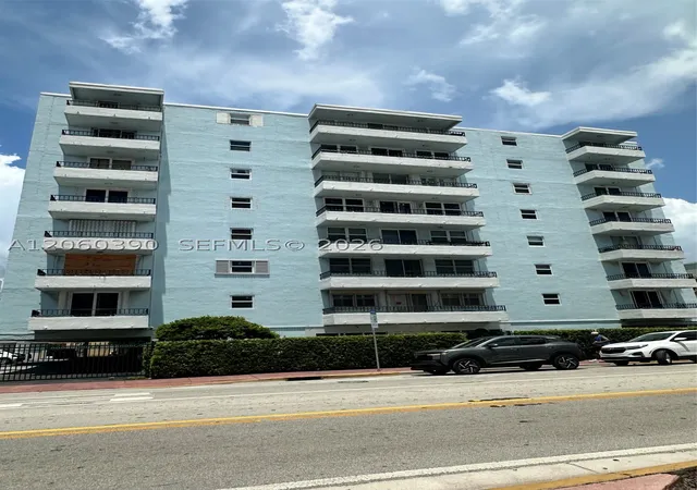 2nd image of 720 Collins Ave, Miami Beach, FL 33139