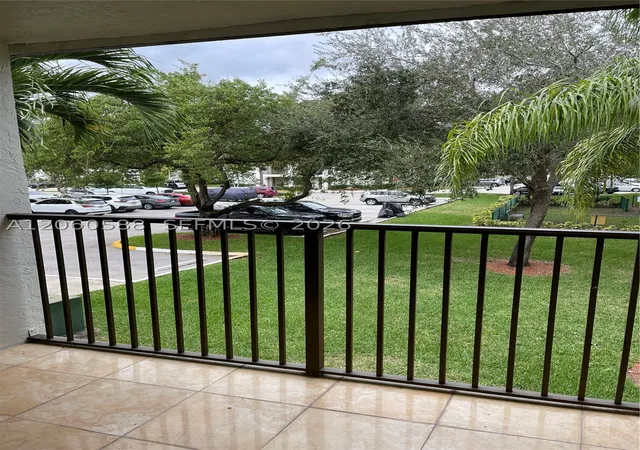 3rd image of 530 S Park Rd #28-11, Hollywood, FL 33021 | MLS# A12060588